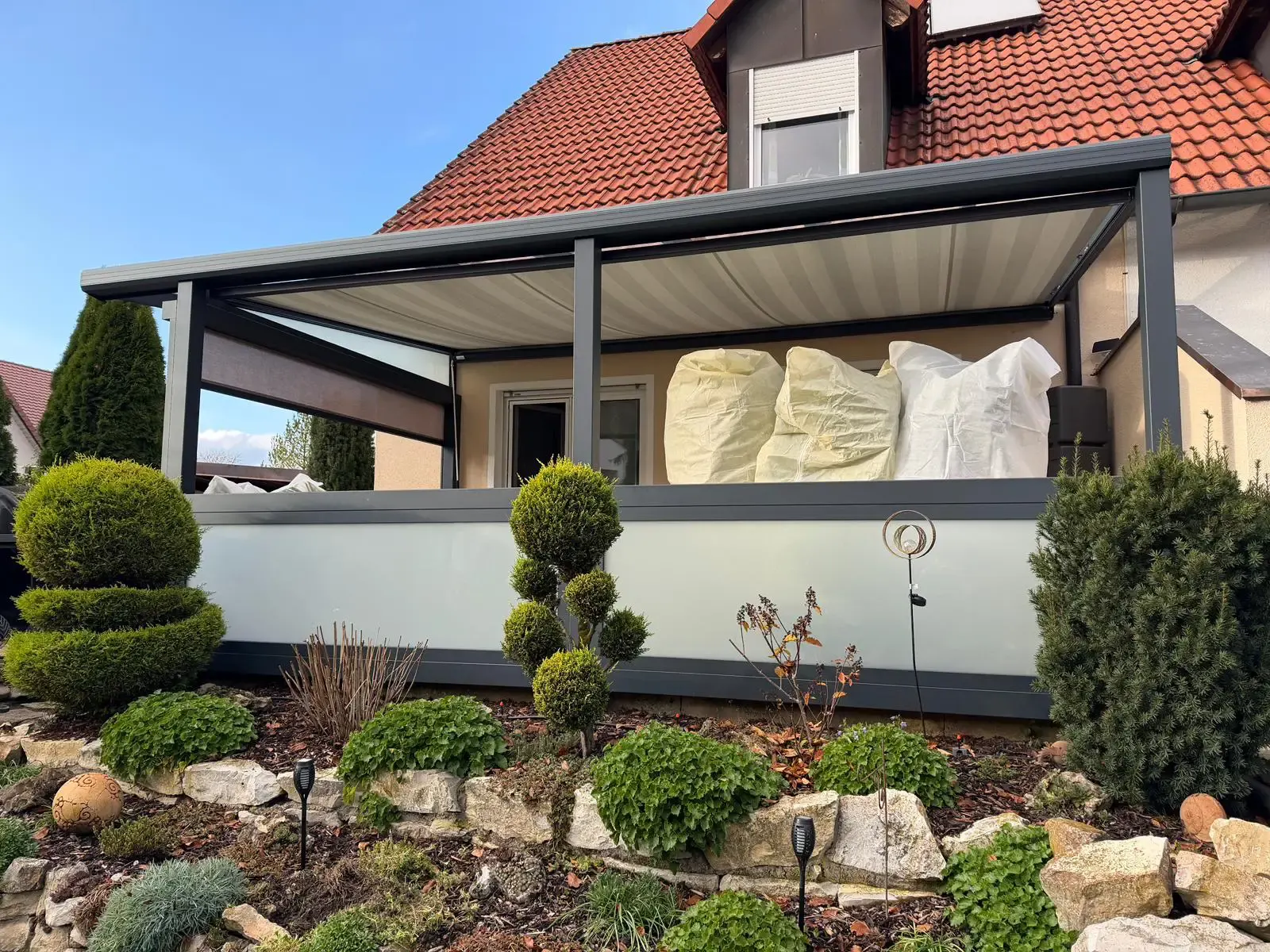 Terrassenüberdachung aus Glas und Aluminium in Asbach Bäumenheim