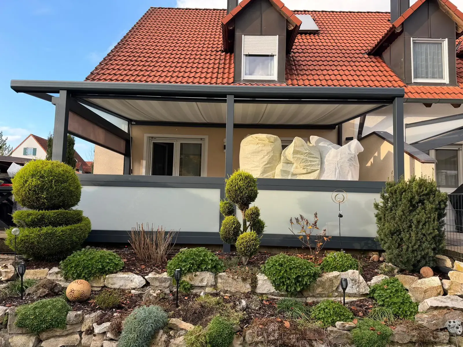 Terrassenüberdachung aus Glas und Aluminium in Asbach Bäumenheim