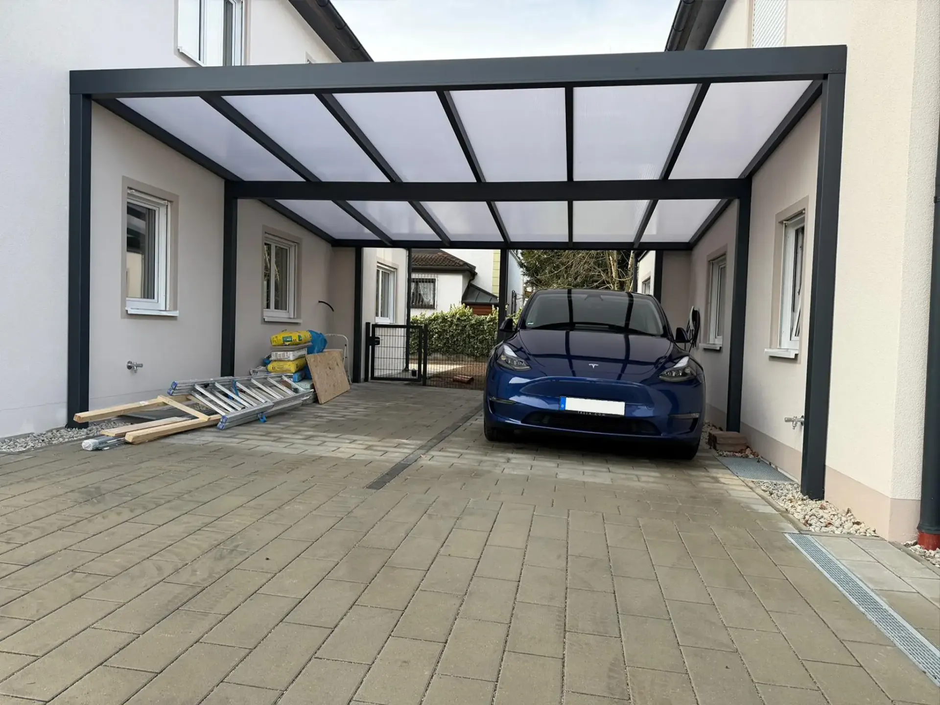 Twin Carport in Olching bei München mit Polycarbonat Dach